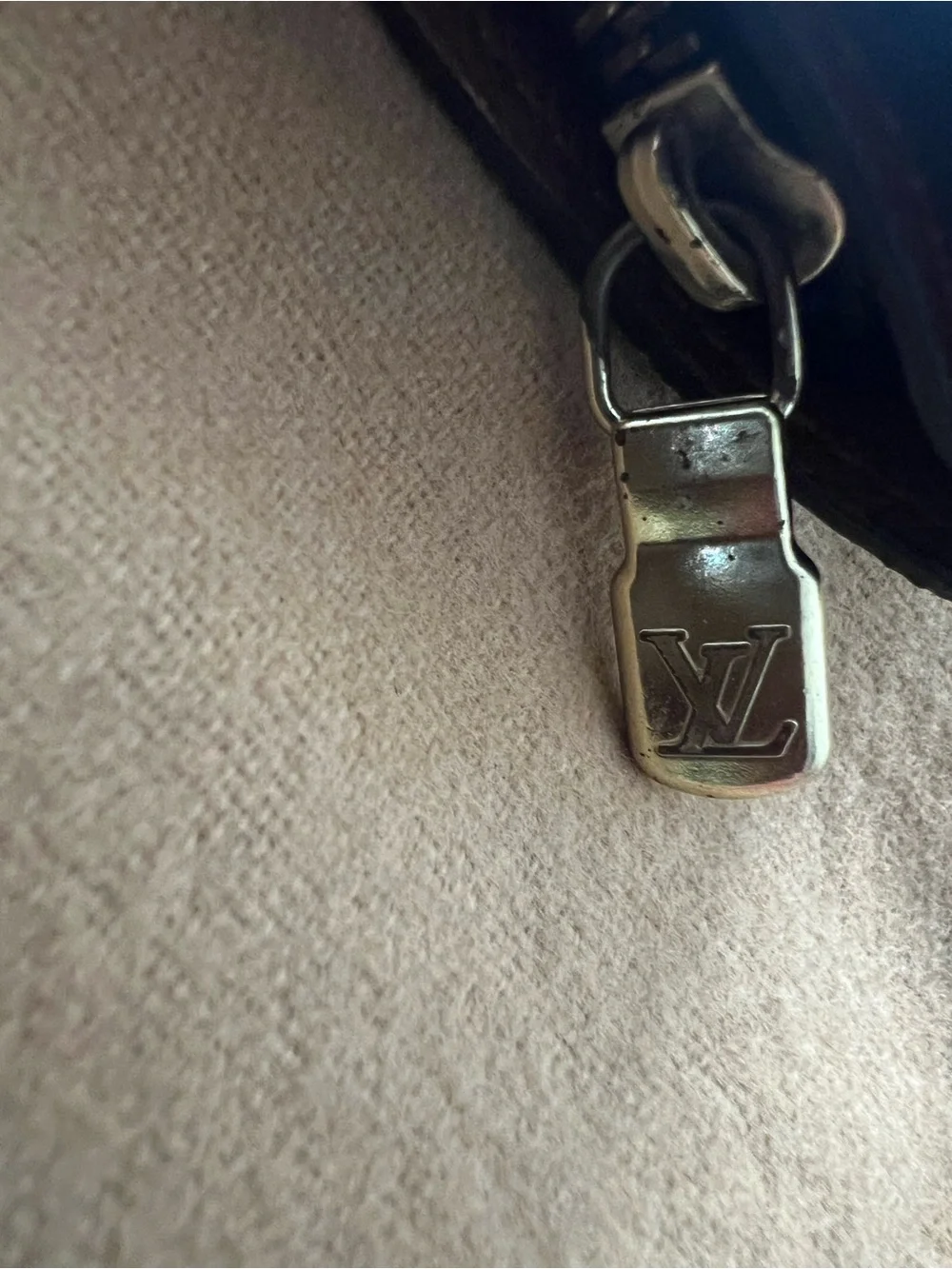 Louis Vuitton 100% authentic